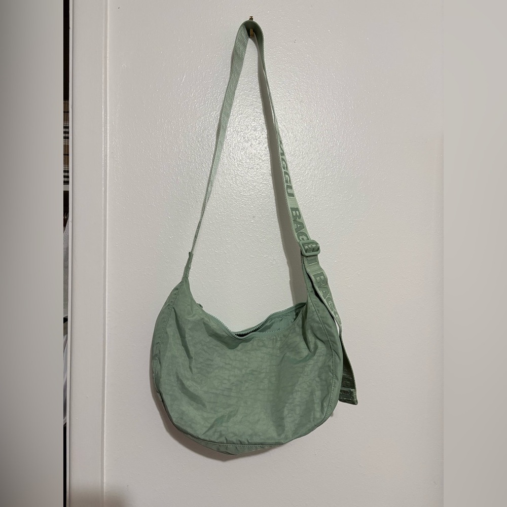 BAGGU Medium Nylon Crescent Bag - Urban Outfitters Exclusive in Seafoam